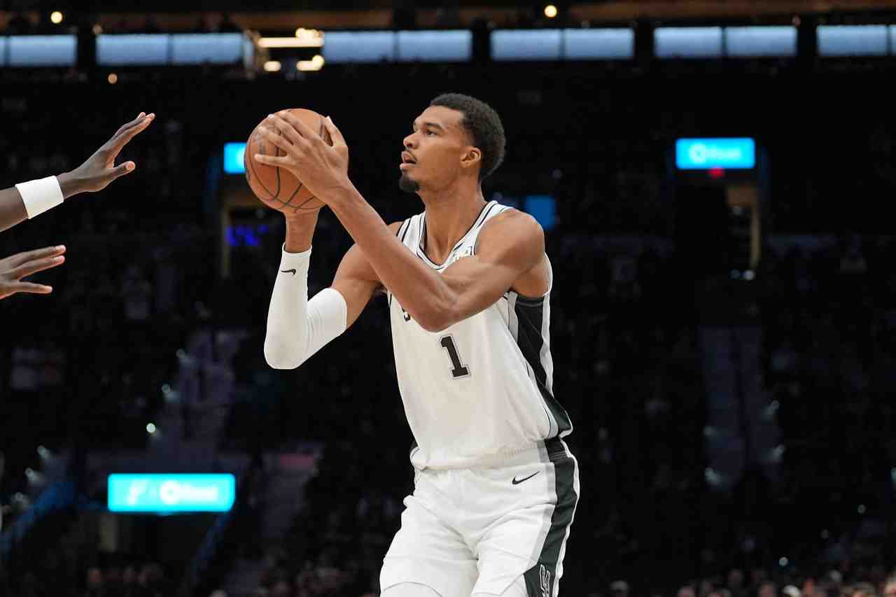 文班支持法国学生运动 演变为暴乱后遭政客批评：他是历史罪人！